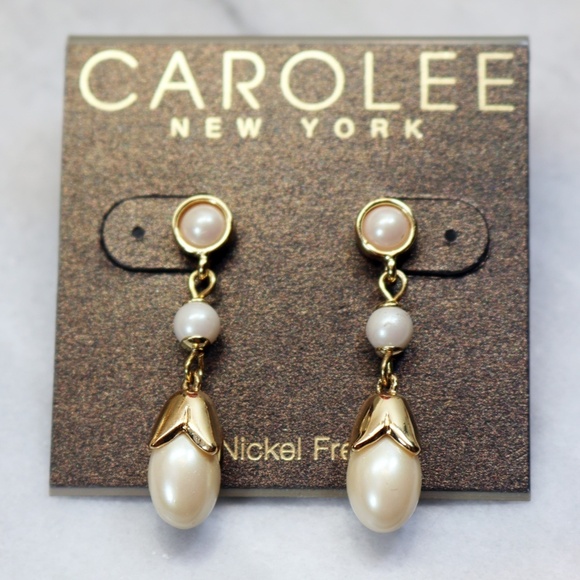 Carolee Jewelry - 🏆 Elegant Carolee Pearl Drop Gold Tone Earrings NWT 💫